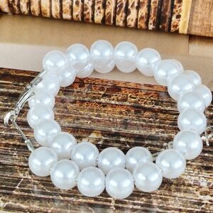 Elegant White Pearl Bracelet